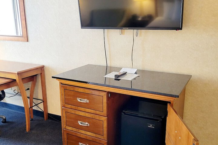 Room 9 of 40