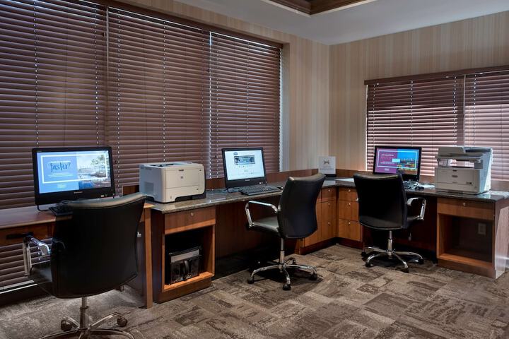 Business Center 26 of 27