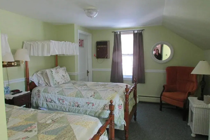 CURTIS HOUSE INN