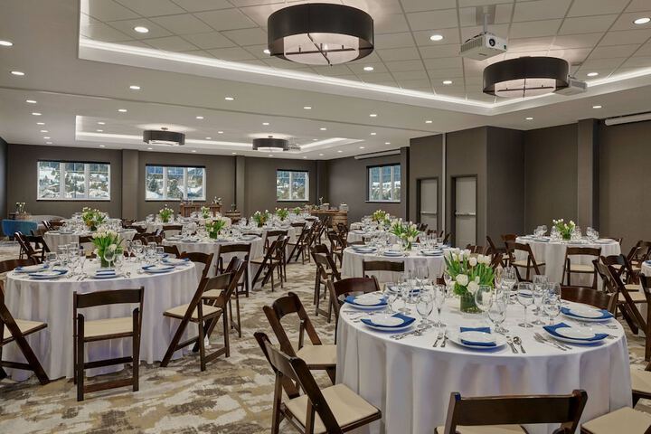 Ballroom/Hall 70 of 85