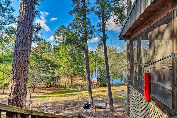 Lodge on Lake Siesta: Spacious La Grange Retreat!