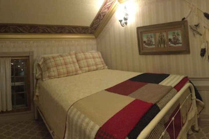 Room 160 of 223