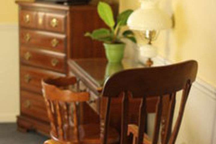 Edgewater Inn & Riverside Grill