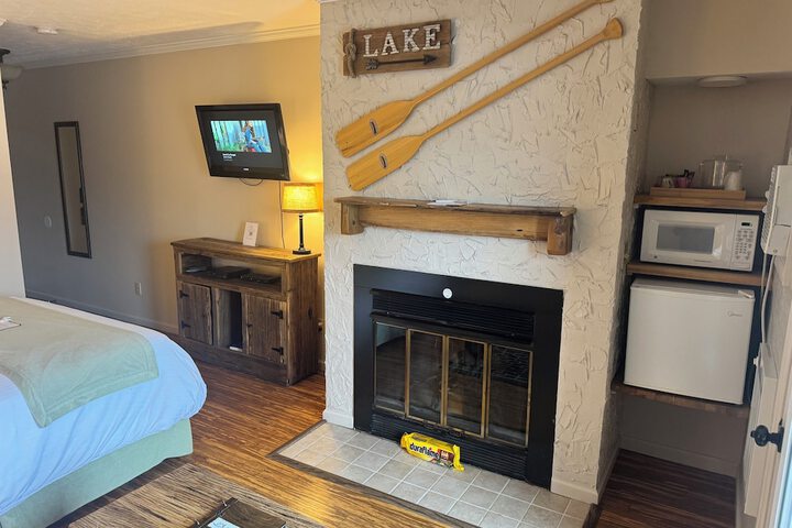LakeFront Lodge
