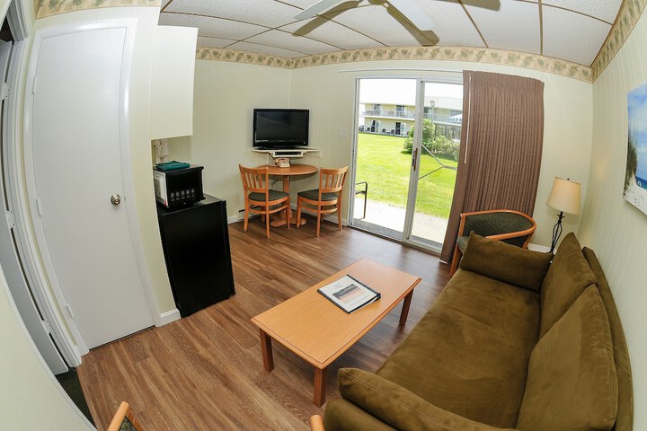 Friendship Oceanfront Suites
