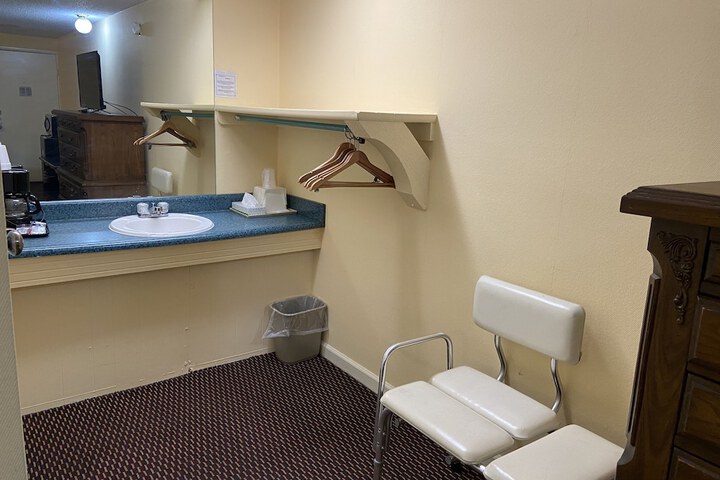 Room 10 of 19