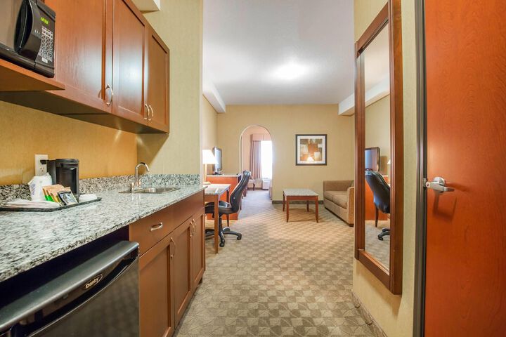 Comfort Inn & Suites