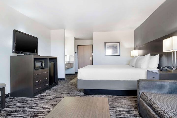Room 8 of 25
