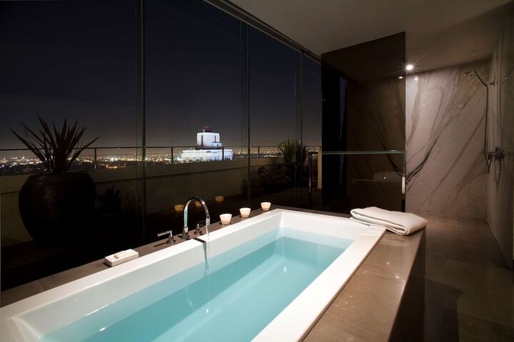 Room 21 of 61