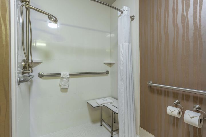 Room 16 of 28