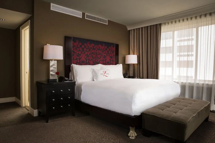 Room 17 of 36