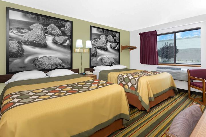 Room 14 of 28