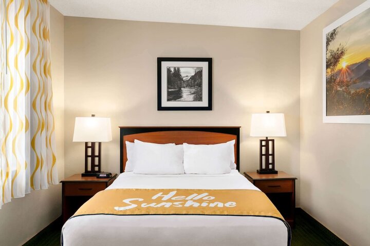 Room 27 of 44
