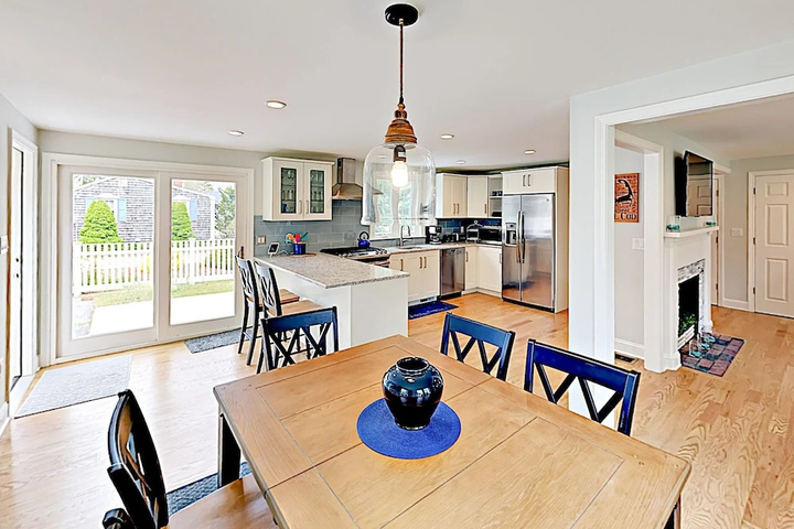 Remodeled Beach Haven W / New Chefs Kitchen 4 Bedroom Home