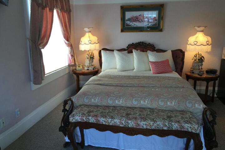 Shorelight Inn