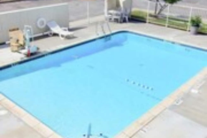 Pool 15 of 51