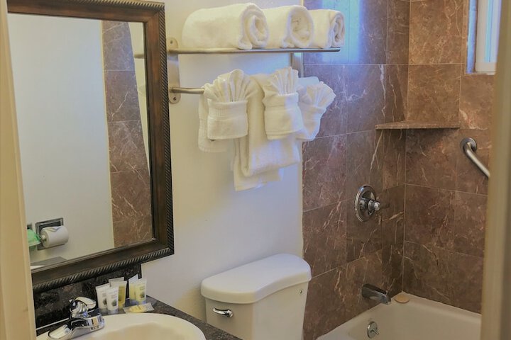 Room 25 of 40