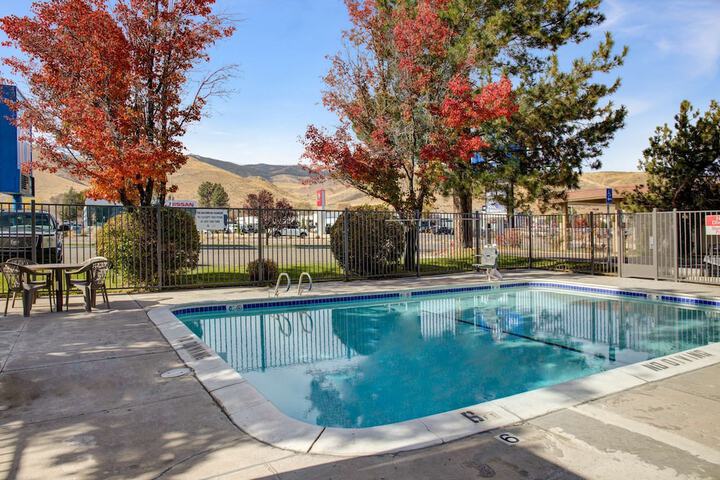 Pool 12 of 39