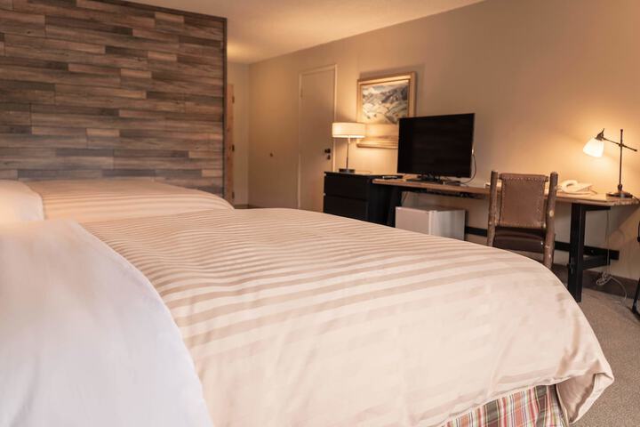 Room 33 of 47