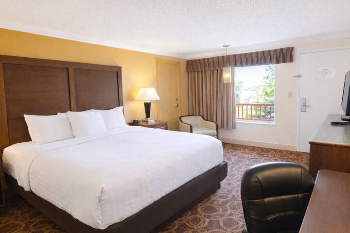 Sturgis Lodge & Suites Travelodge by Wyndham