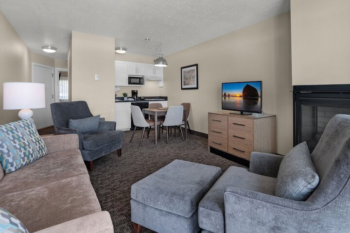 Pelican Shores Inn