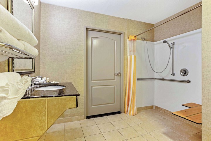 Room 25 of 29