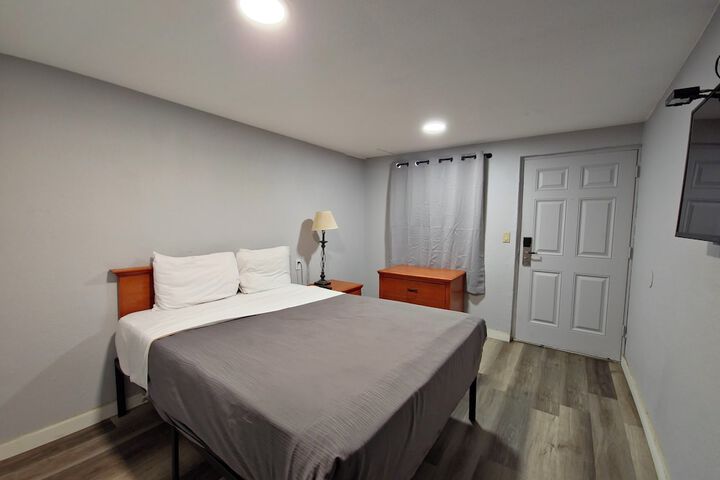 Room 13 of 17