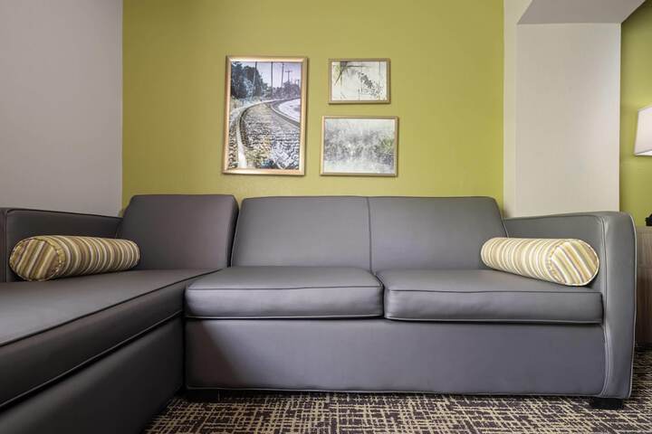 La Quinta Inn & Suites by Wyndham Atlanta Stockbridge
