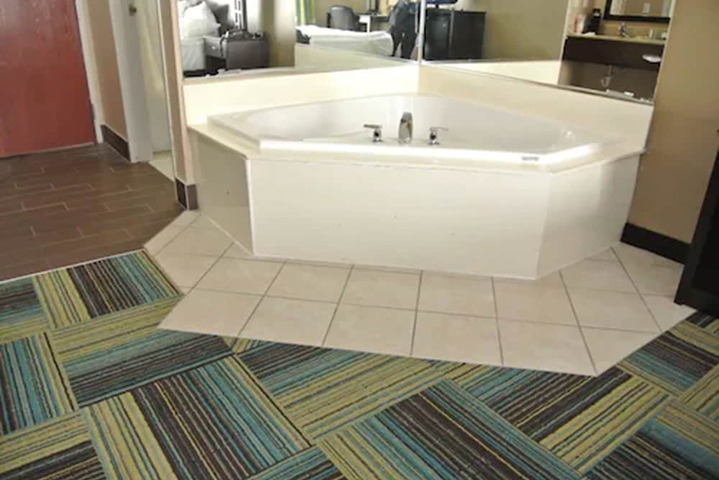 Hot Tub 45 of 49