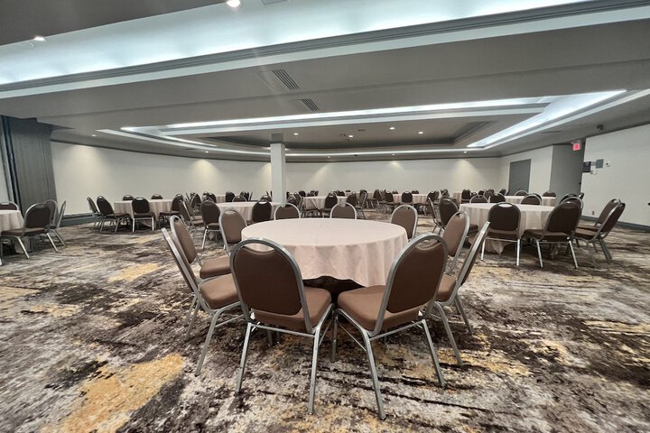 Holiday Inn Toronto Airport East by IHG
