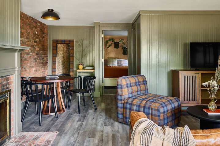Bluebird Cady Hill Lodge