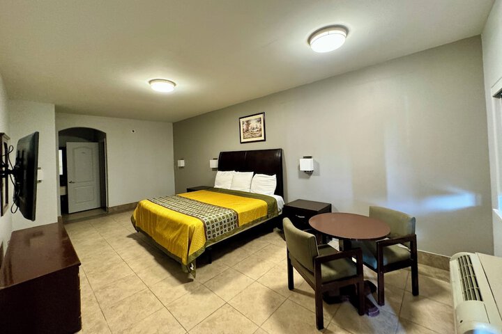 Texas Inn and Suites City Center at University Dr.