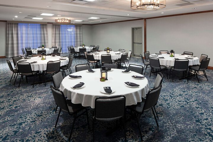 Hilton Garden Inn Naperville / Warrenville