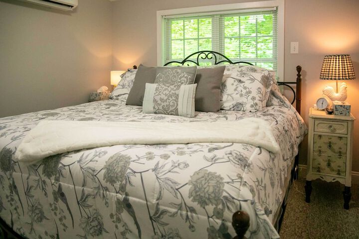Charming Manheim Cottage w / On-site Animal Viewing