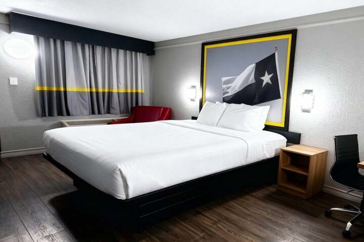 Super 8 by Wyndham Nacogdoches Near University