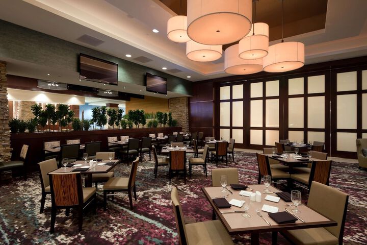 Dining 53 of 61