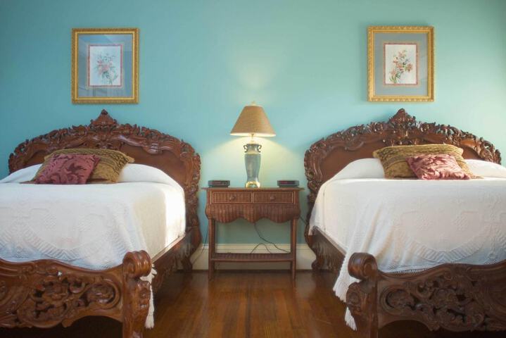 Lookaway Inn