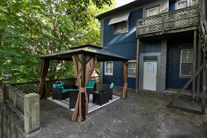 Sr Pilot Earhart Hangar Suite 2 br K & Q, 1 Ba