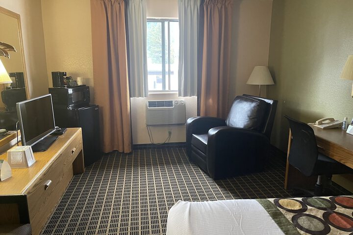 Room 7 of 8