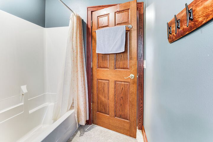 Spacious Edgerton Home w / Private Beach & Views!