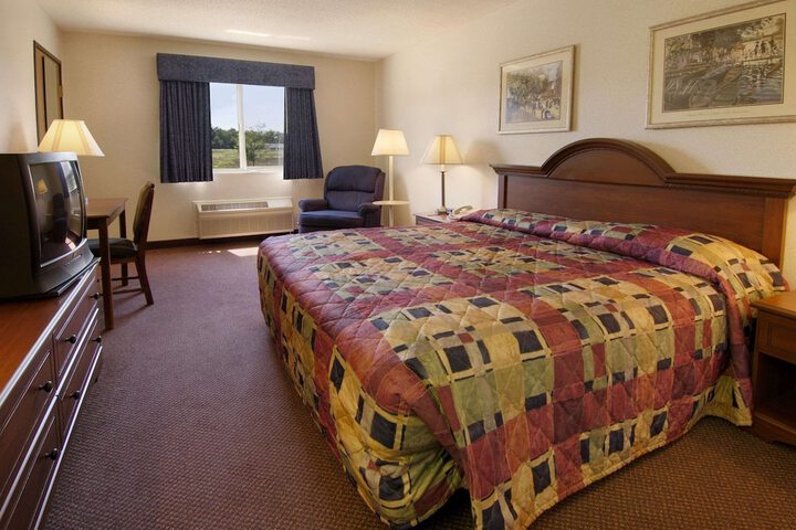 Room 4 of 8