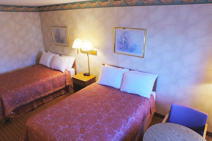 Room 13 of 18