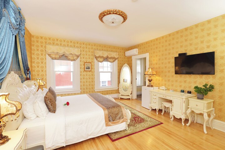 Room 165 of 252