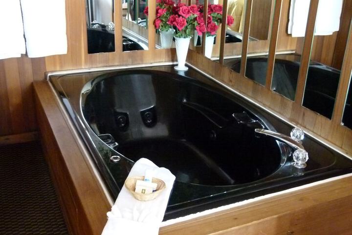 Hot Tub 45 of 57