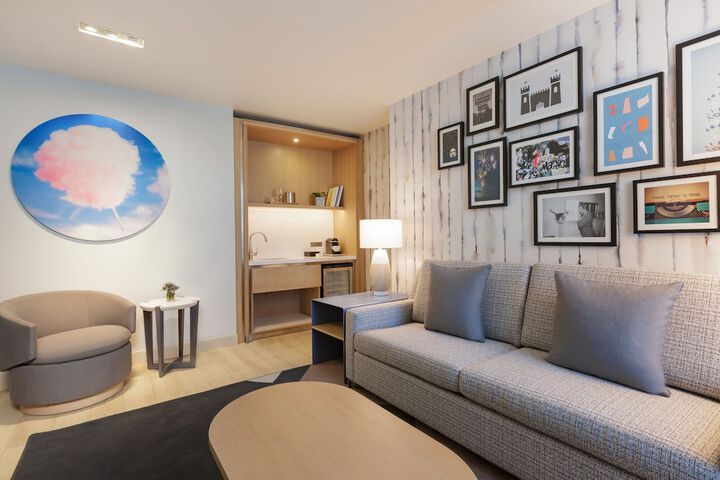 The Viv Hotel Anaheim, a Tribute Portfolio Hotel