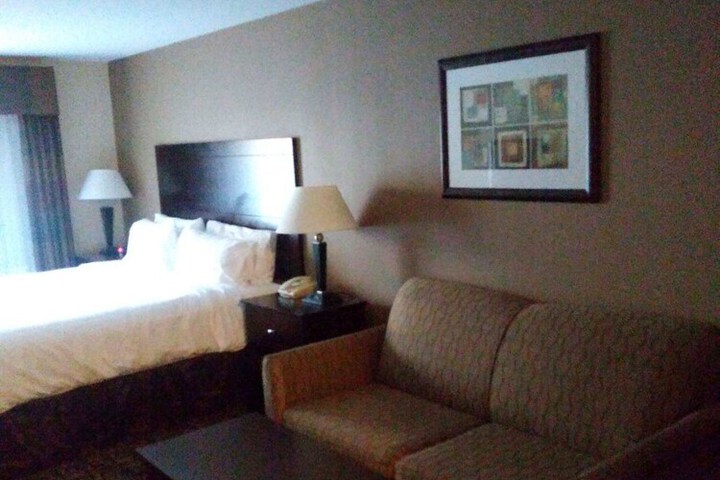 HOLIDAY INN EXPRESS & SUITES ZANESVILLE NORTH by IHG