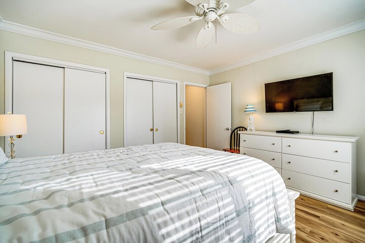 Steps to Sand & Surf! Couples Haven in Brigantine