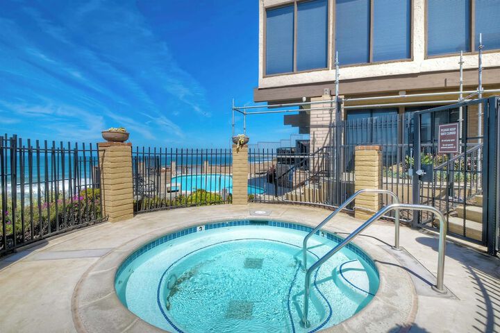 Solana Sunset Stunning Beachside Retreat for 4!