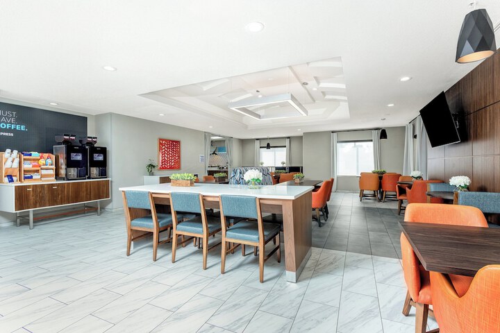 Holiday Inn Express & Suites Ormond Beach - North Daytona by IHG