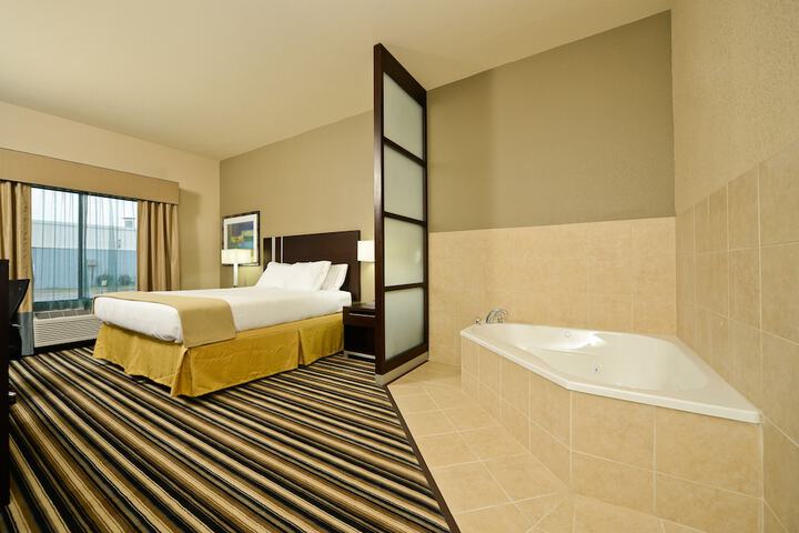 Room 15 of 34